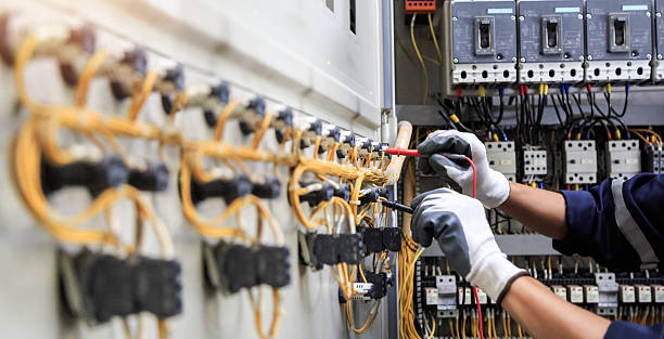 Professional Electrician technician working in Alorton, IL